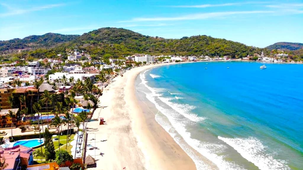 Guayabitos beach scene