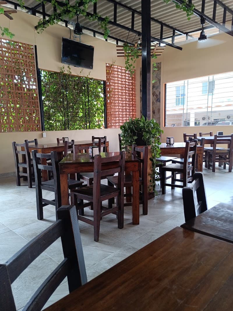 Role’s Restaurant and Snacks - Restaurant in Guayabitos